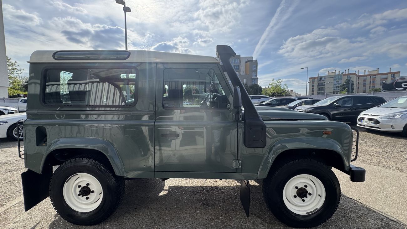 Mandataire LAND ROVER DEFENDER 90 II STATION WAGON 2.4 TD4 122 Station Wagon E