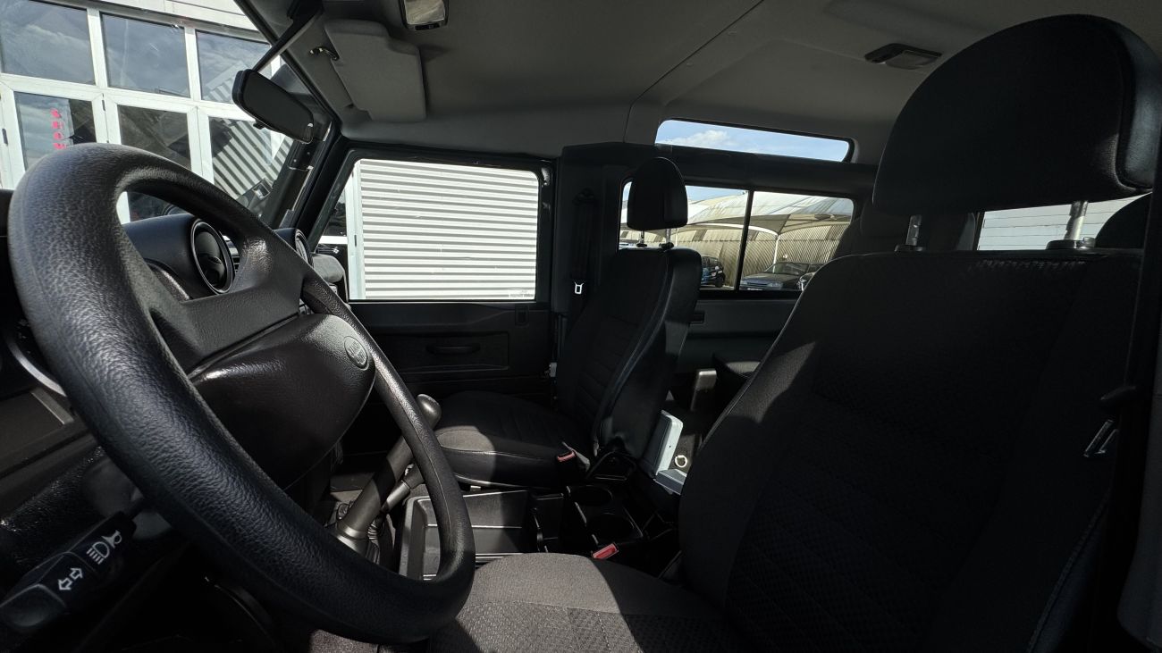 Mandataire LAND ROVER DEFENDER 90 II STATION WAGON 2.4 TD4 122 Station Wagon E