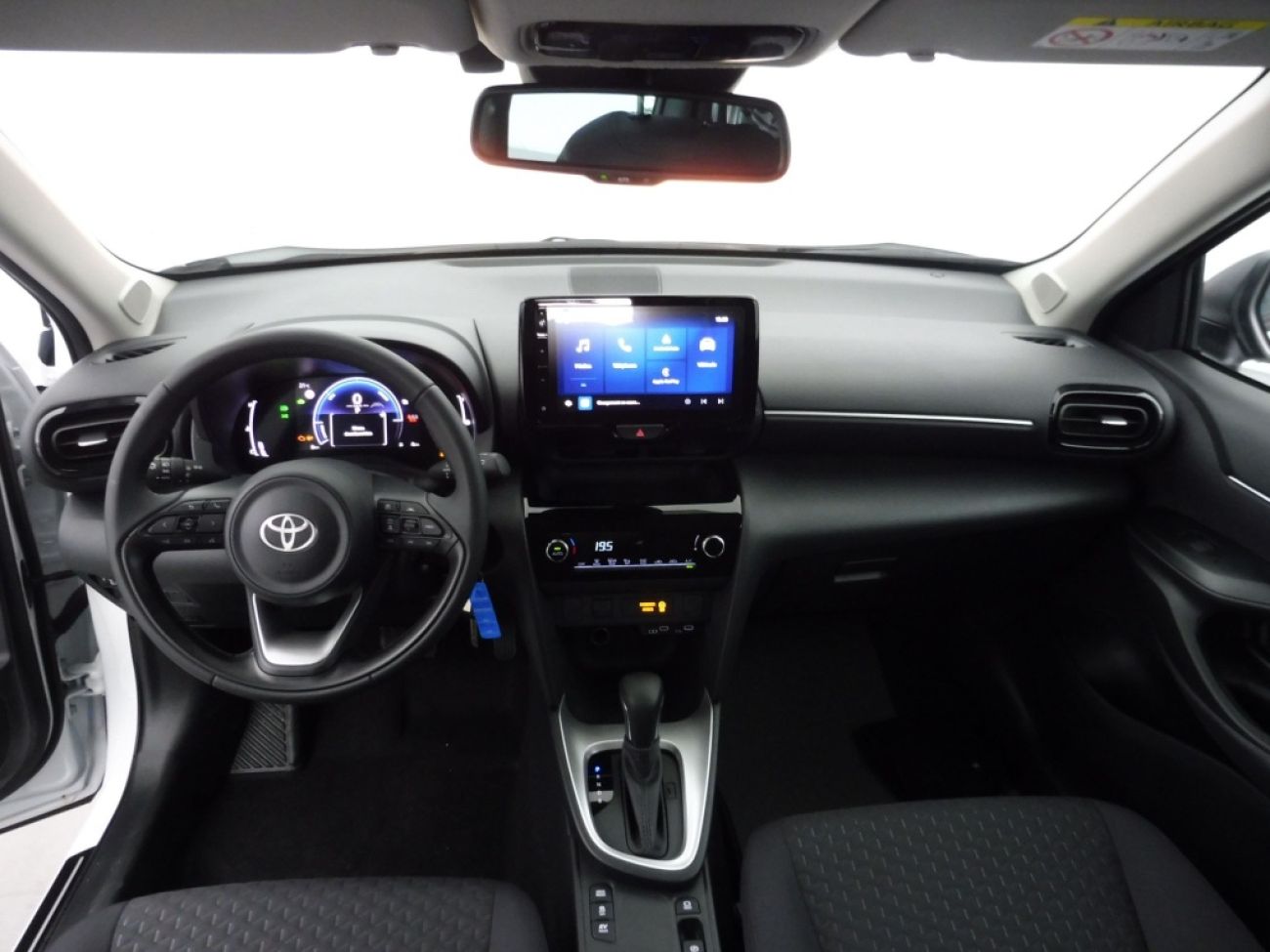 Mandataire TOYOTA YARIS CROSS 116H DYNAMIC MC24
