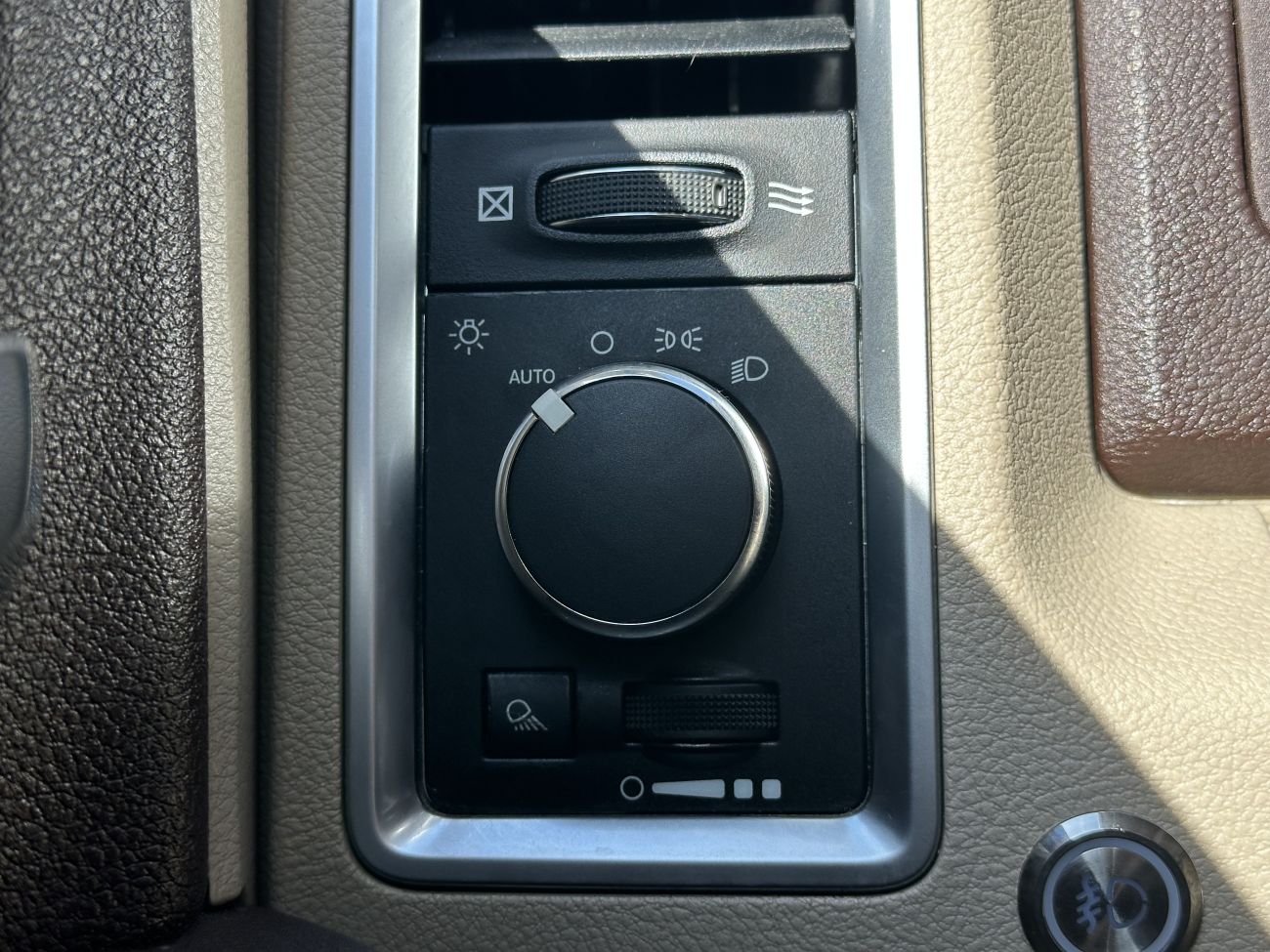 Mandataire DODGE RAM 1500 SLT DOUBLE CABINE 5.7 HEMI 395 BVA 4X4 4 PLACES PAS MALUS PAS ECOTAXE