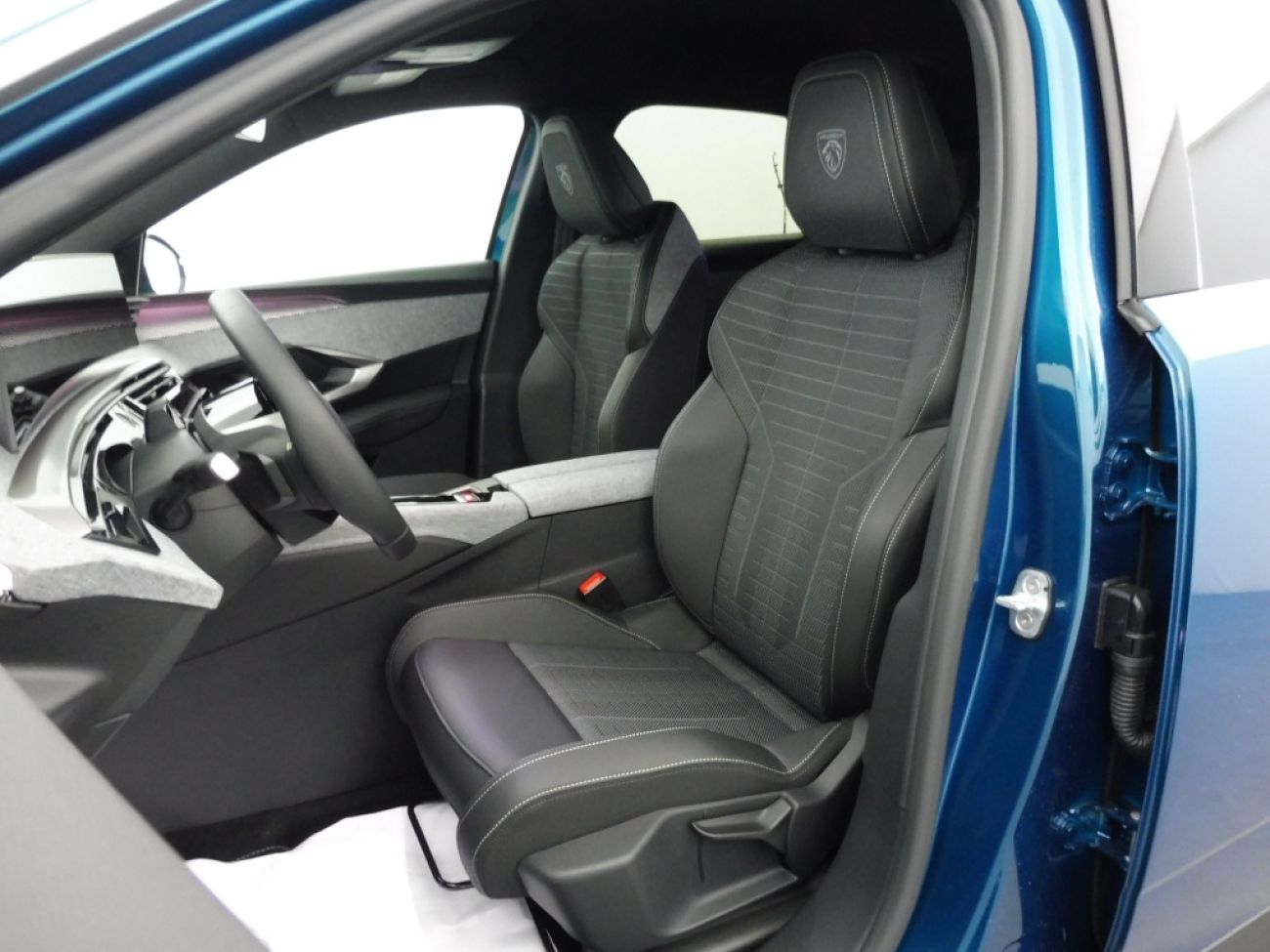 Mandataire PEUGEOT 3008 1.2 HYBRID 145CH GT E-DCS6