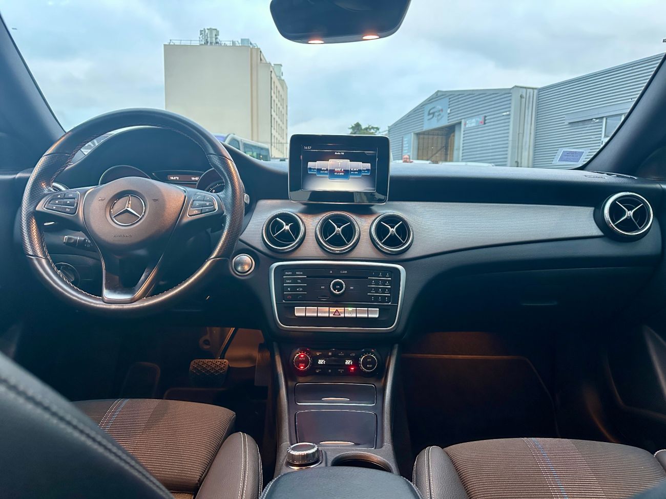 Mandataire MERCEDES-BENZ CLA 200 d 7G-DCT Sensation