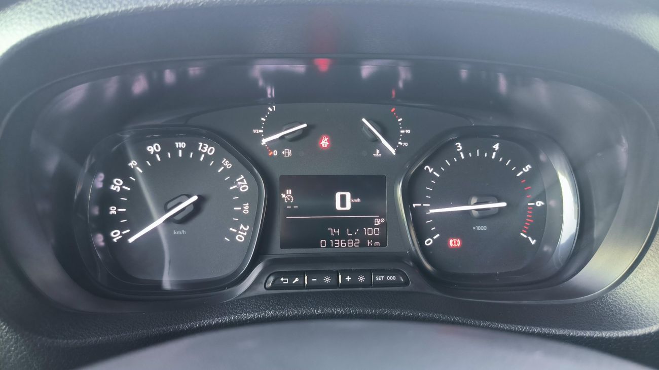 Mandataire TOYOTA PROACE FOURGON RC21 MEDIUM 2.0L 140 D-4D BVM6 DYNAMIC