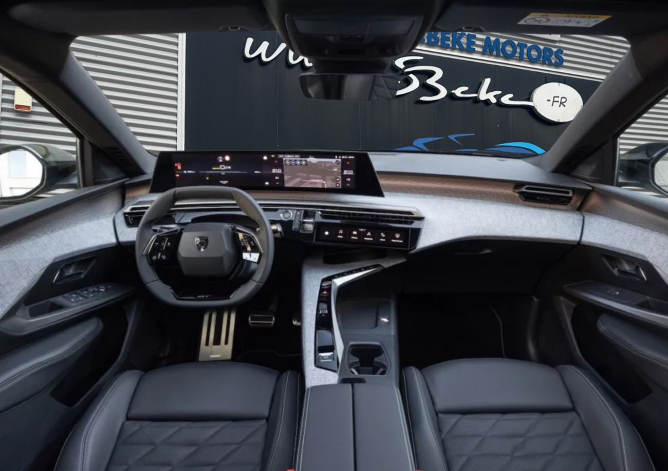 Mandataire PEUGEOT E-5008 NOUVEAU E-5008 ELECTRIQUE 210 GT EXCLUSIF