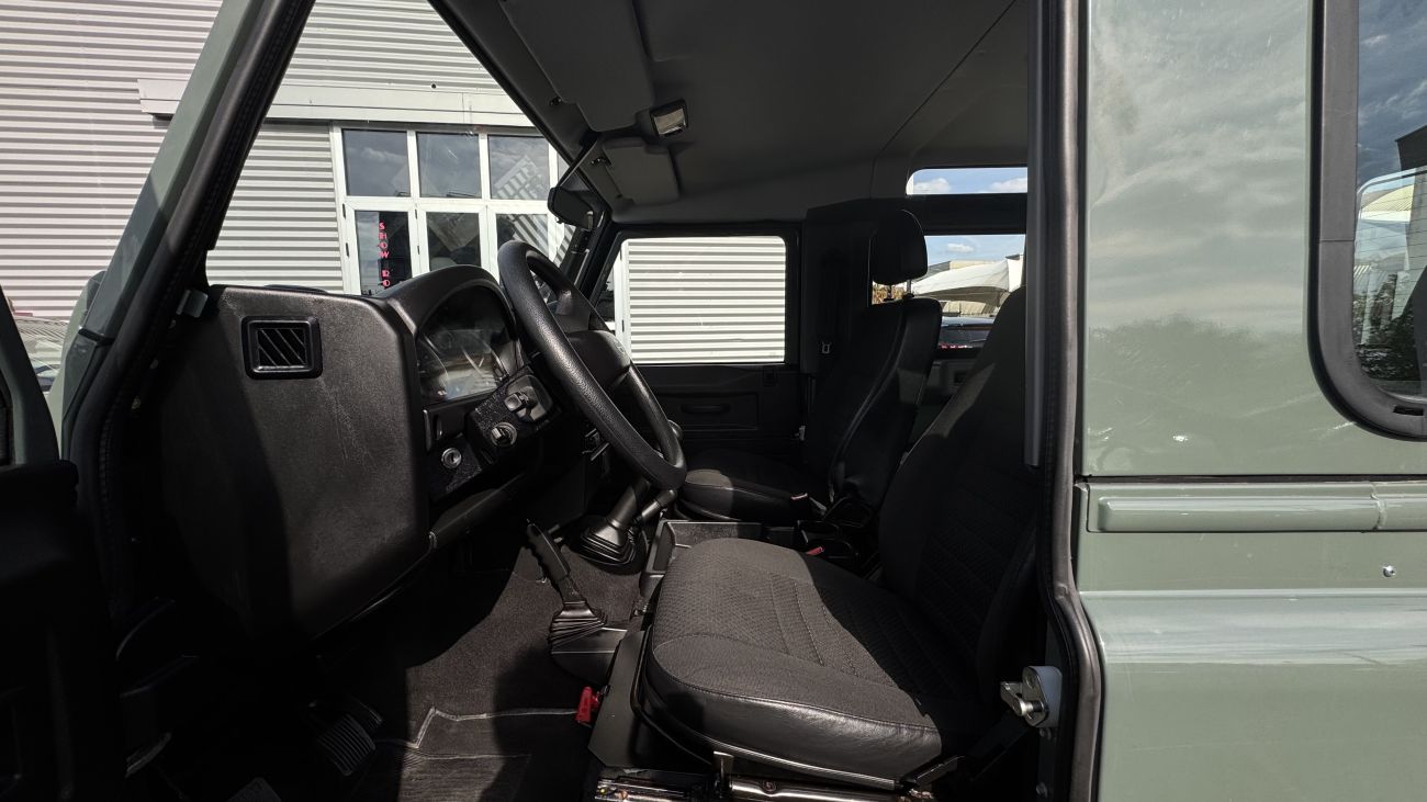 Mandataire LAND ROVER DEFENDER 90 II STATION WAGON 2.4 TD4 122 Station Wagon E