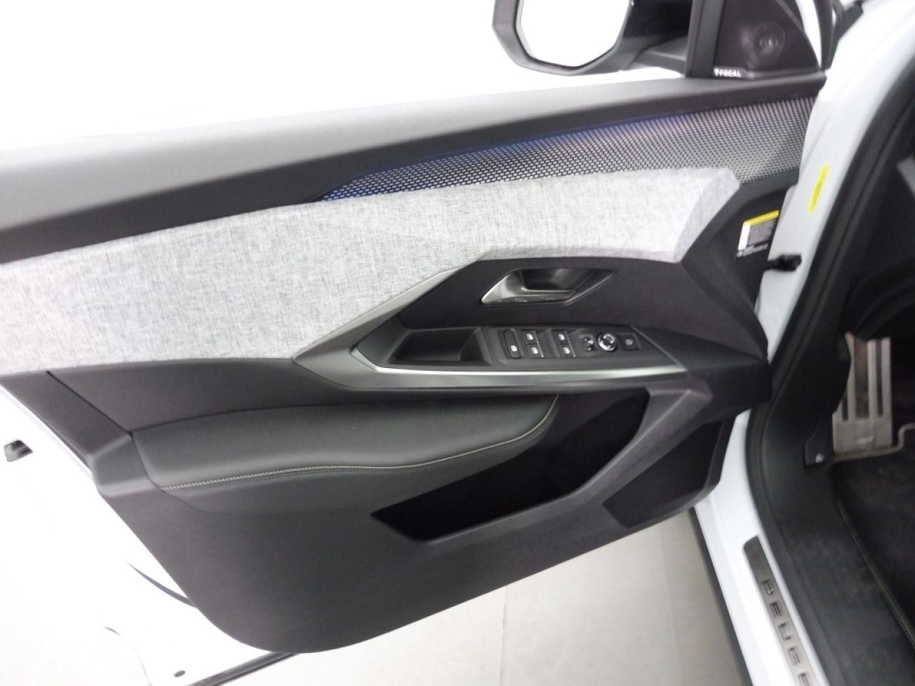 Mandataire PEUGEOT 3008 HYBRID 136CH GT E-DCS6