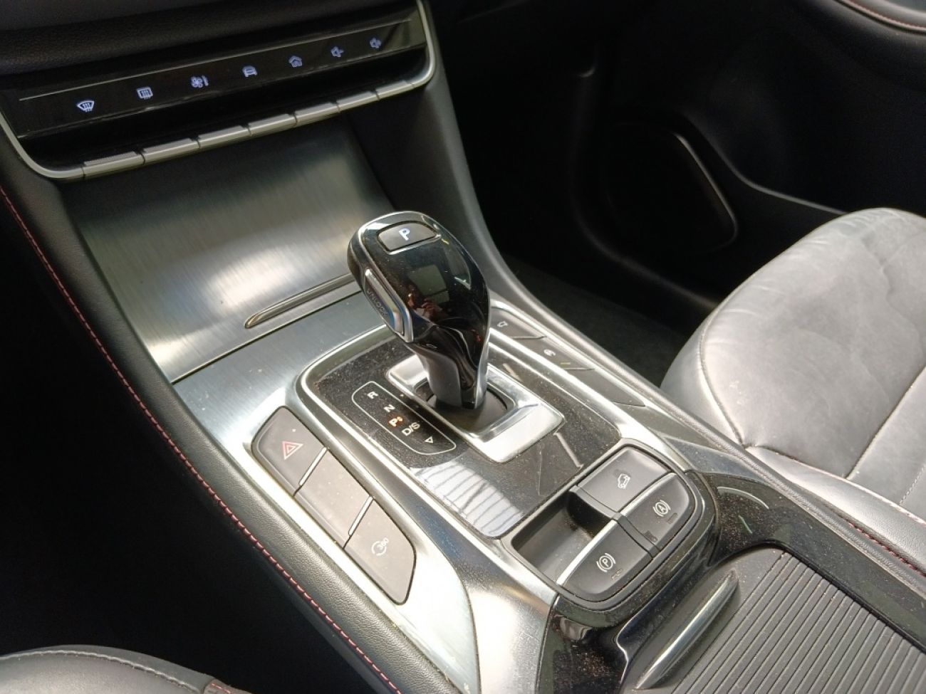 Mandataire MG HS 1.5 T-GDI 162 AT luxury