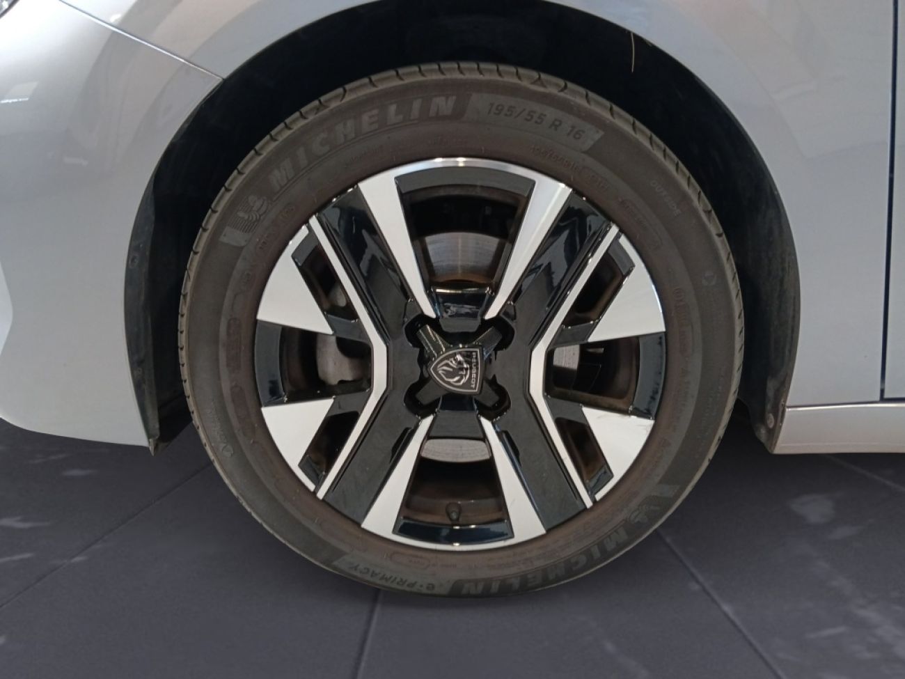 Mandataire PEUGEOT 208 1.2 100CH S&S ALLURE