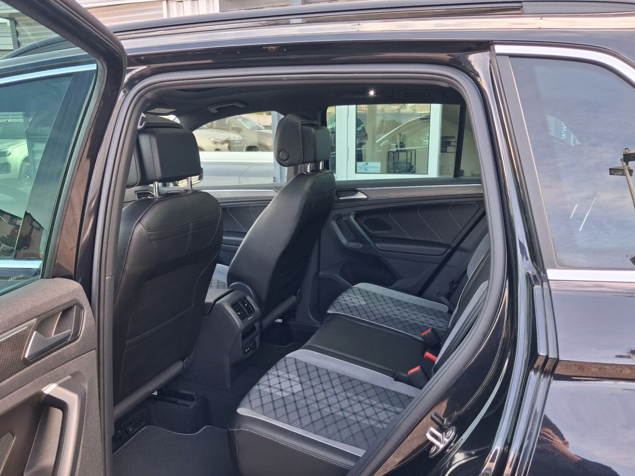 Mandataire VOLKSWAGEN TIGUAN 1.5 TSI 150ch DSG7 R-Line