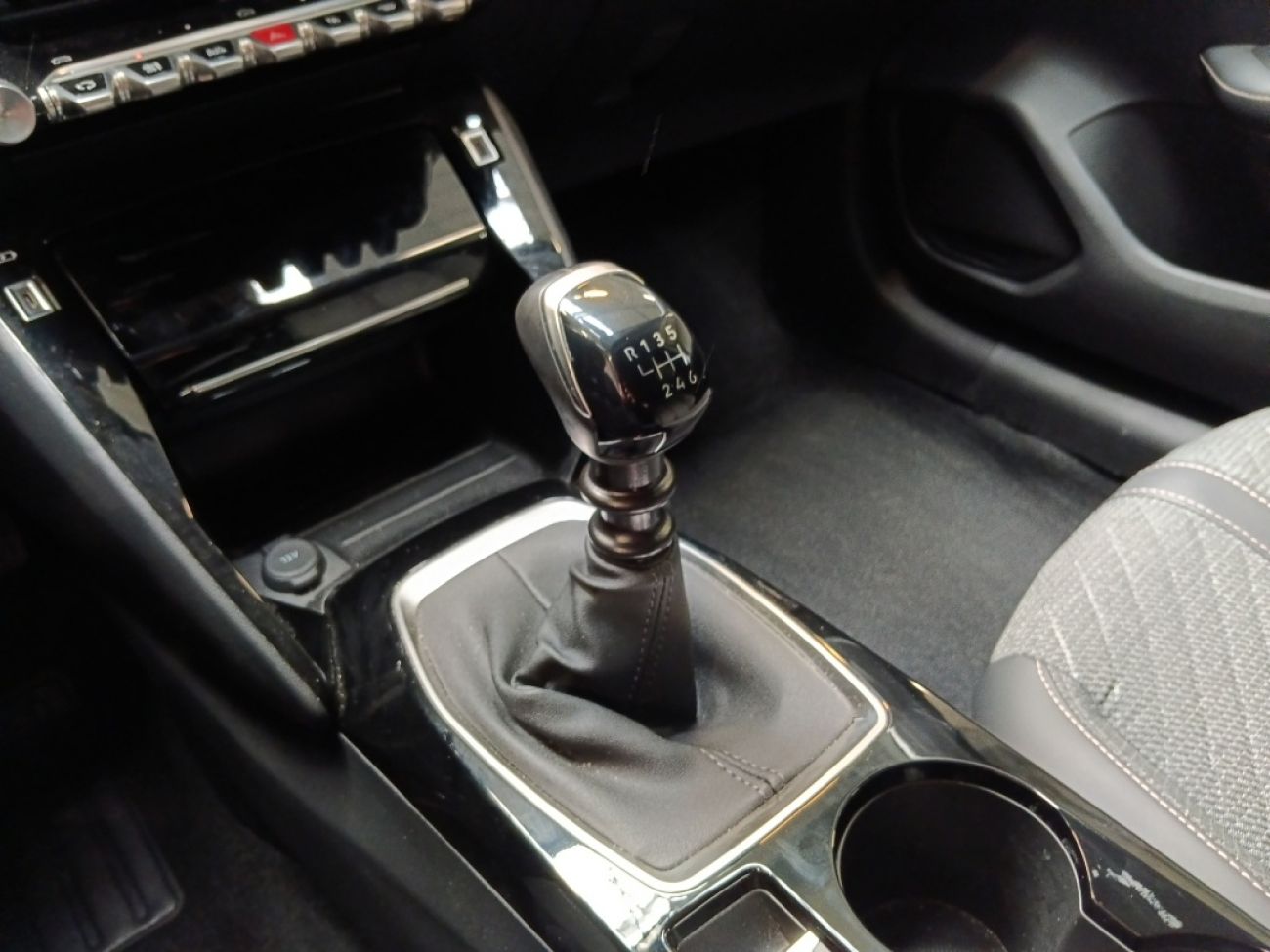 Mandataire PEUGEOT 208 1.2 100CH S&S ALLURE