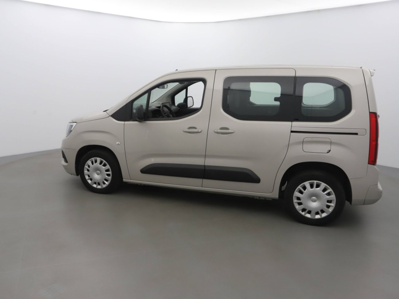 Mandataire Opel COMBO LIFE L1H1 1.5 D 100CH EDITION BVM6
