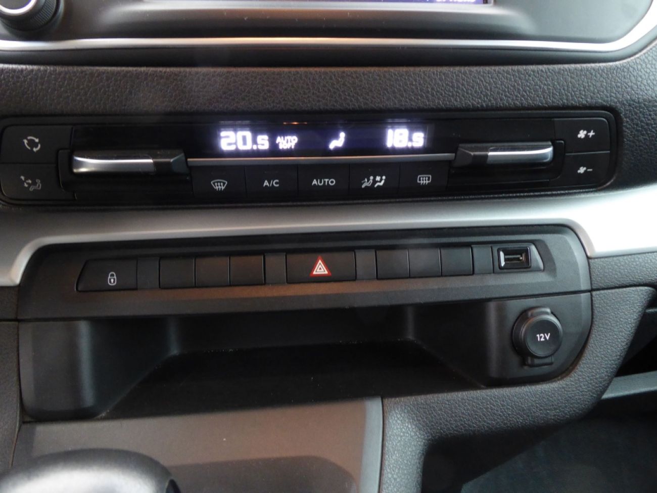 Mandataire PEUGEOT TRAVELLER 1.5 BLUEHDI 120CH S&S LONG BUSINESS 9 PLACES