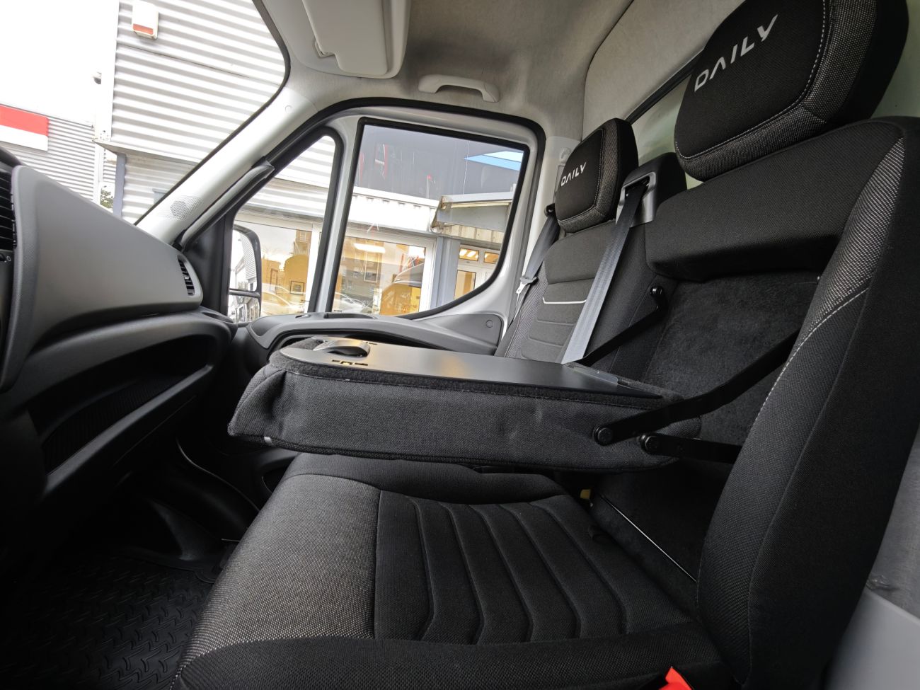 Mandataire IVECO DAILY FOURGON 35 C 21 HA8 FOUR OPE ADVANCE CONNECT HI-MATIC DELIVERY URBAN