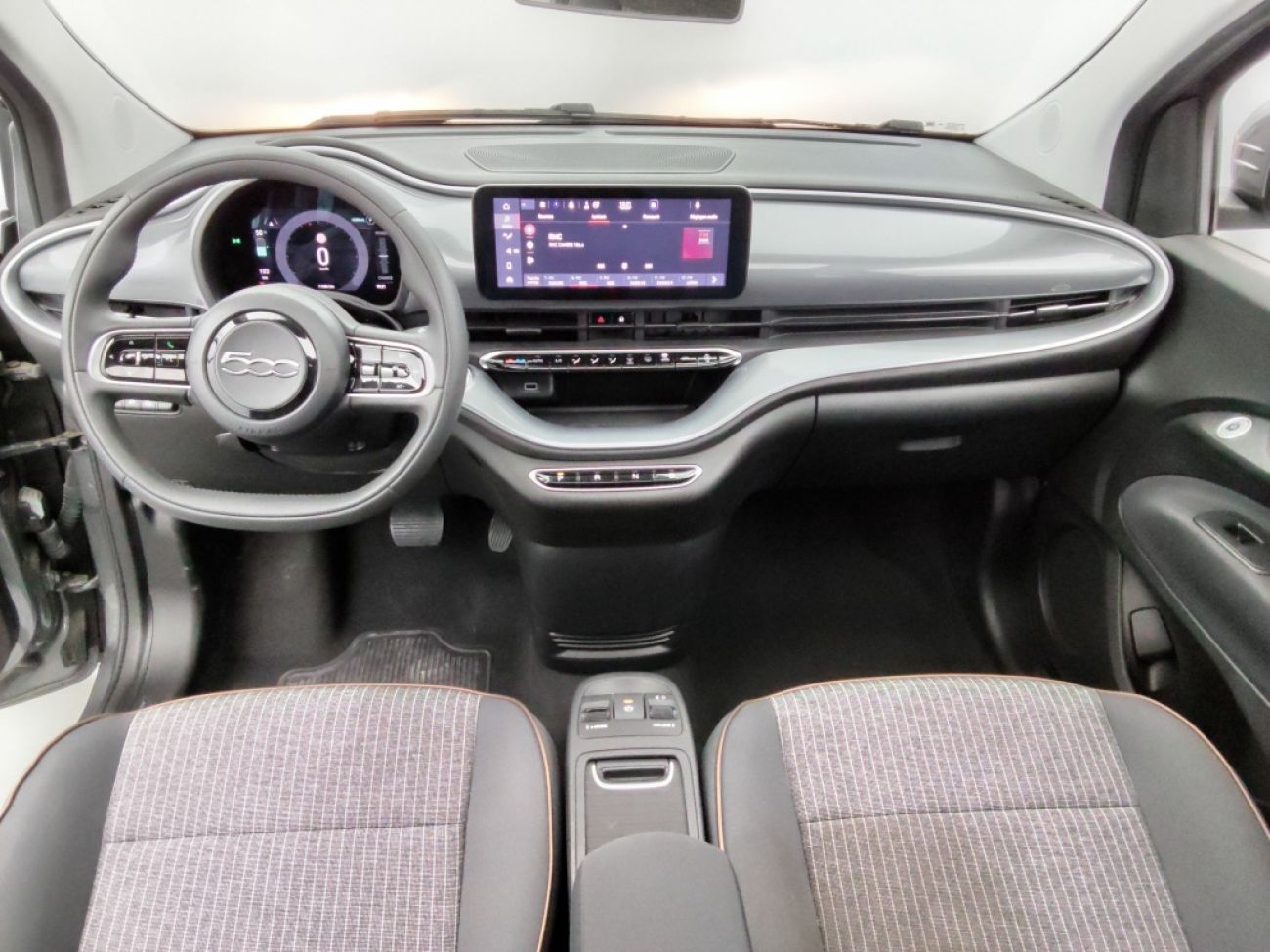 Mandataire FIAT 500C E 118CH ICONE