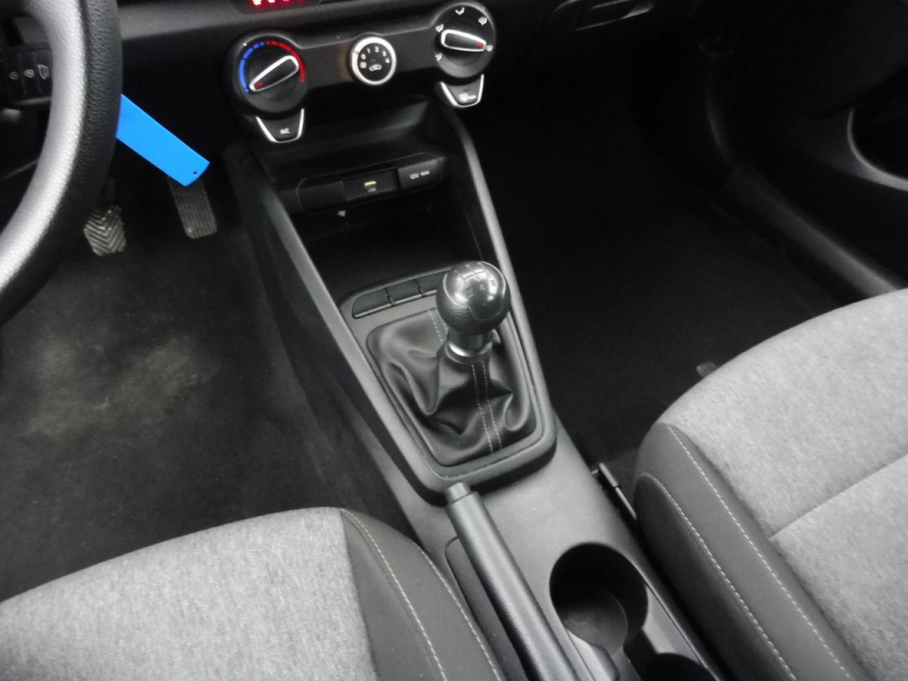 Mandataire Kia Stonic 1.2 LX 84fun