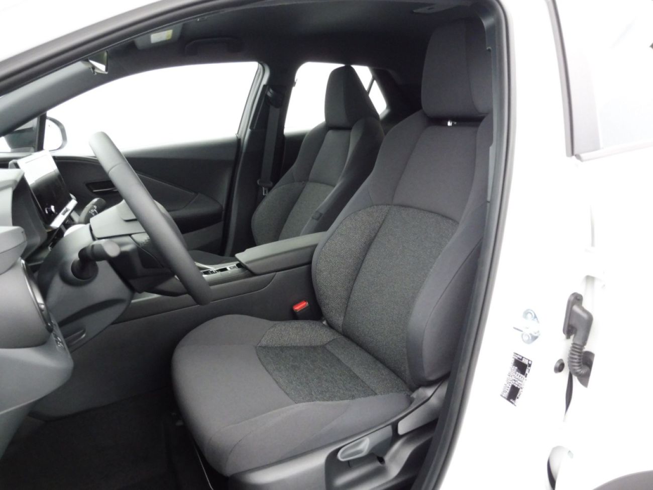 Mandataire TOYOTA C-HR 1.8 140CH DYNAMIC NG23