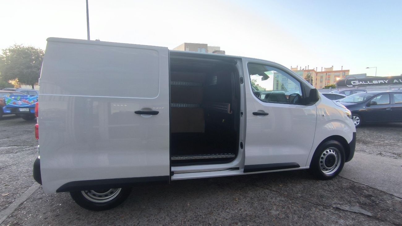 Mandataire TOYOTA PROACE FOURGON RC21 MEDIUM 2.0L 140 D-4D BVM6 DYNAMIC