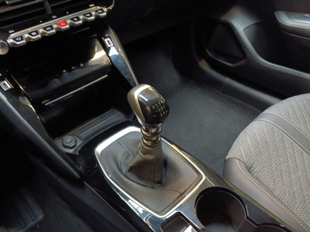 Mandataire PEUGEOT 208 1.2 100CH S&S ALLURE