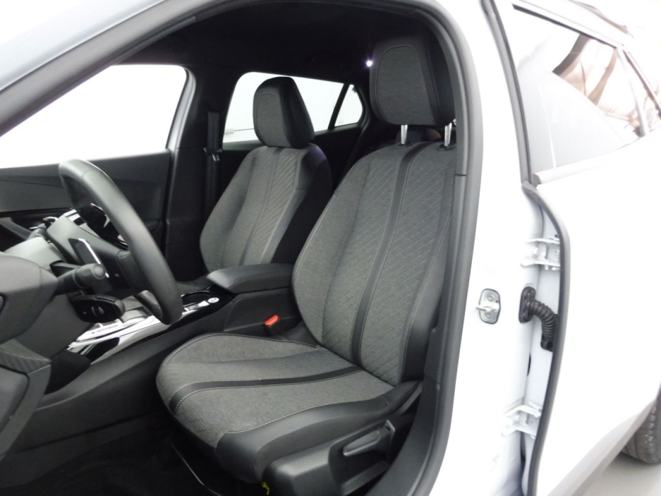 Mandataire PEUGEOT 2008 1.2 PURETECH 130CH S&S ALLURE EAT8