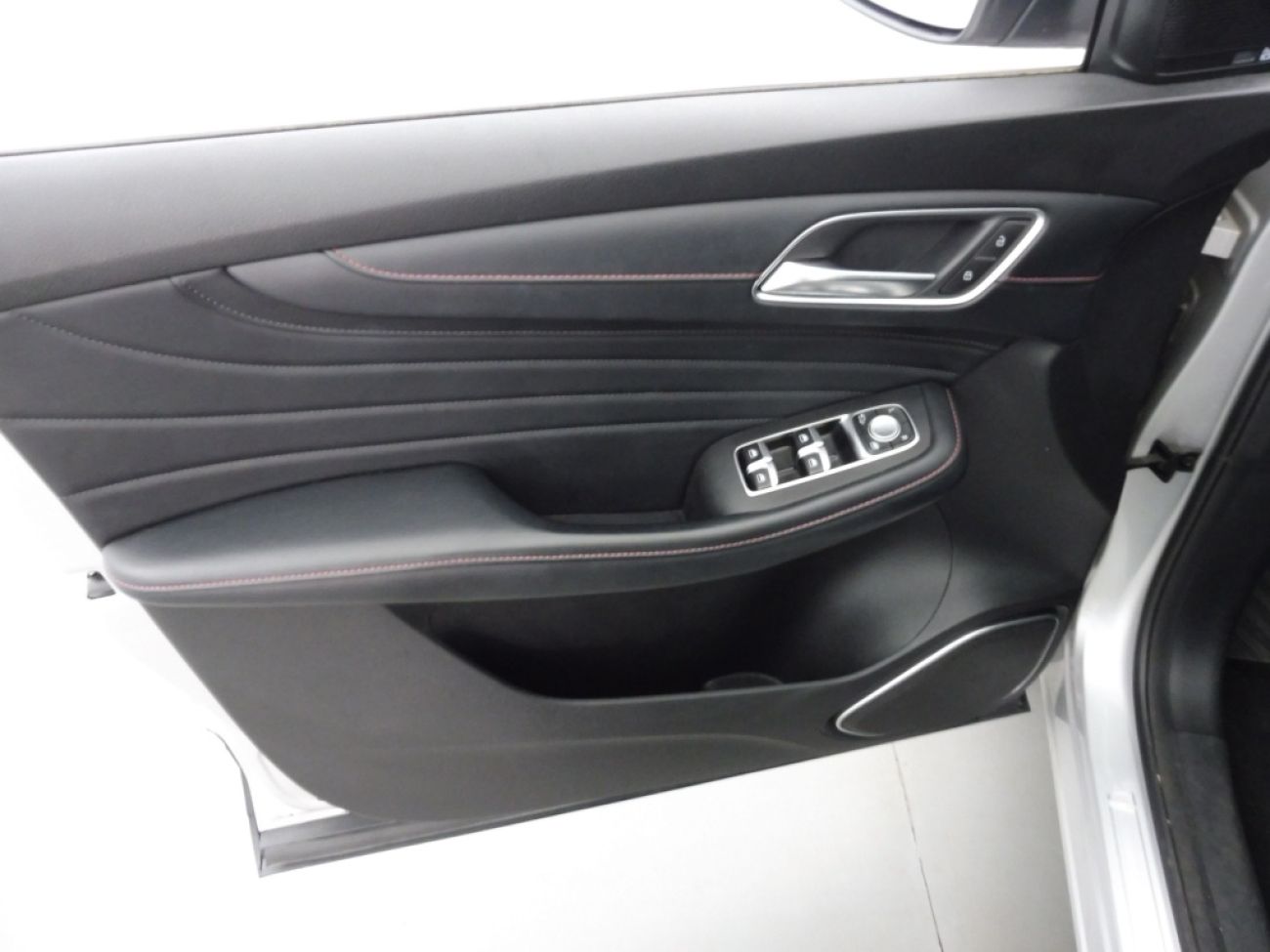 Mandataire MG HS 1.5 T-GDI 162 AT luxury