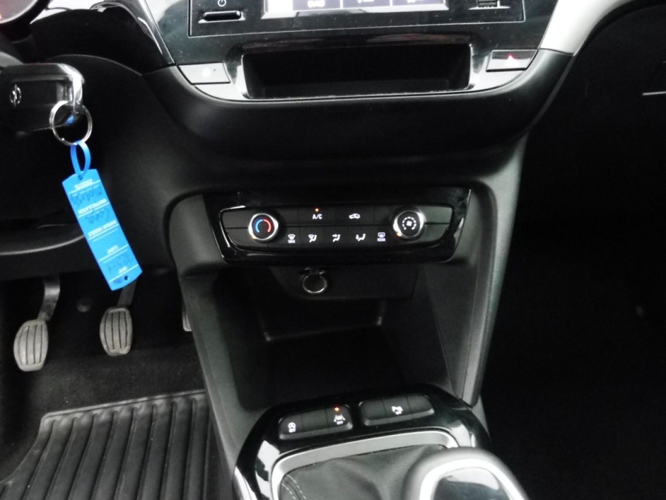 Mandataire Opel Corsa 1.2 100edition