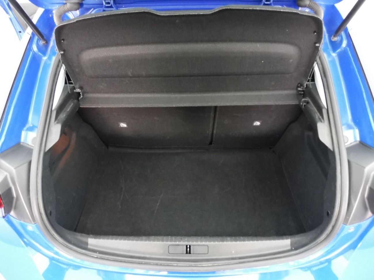 Mandataire Opel Corsa 1.2 100edition