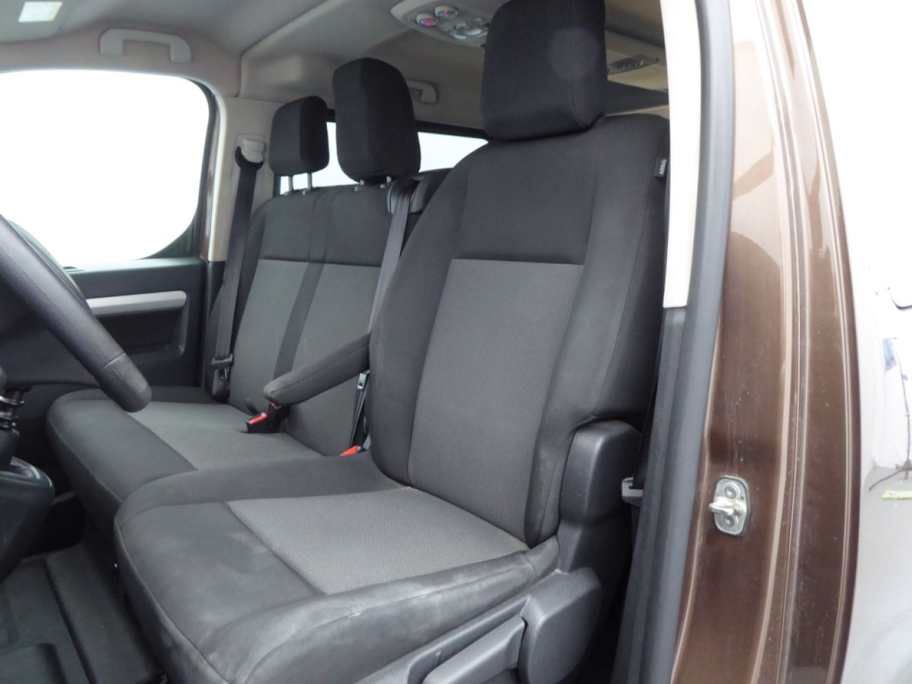 Mandataire PEUGEOT TRAVELLER 1.5 BLUEHDI 120CH S&S LONG BUSINESS 9 PLACES