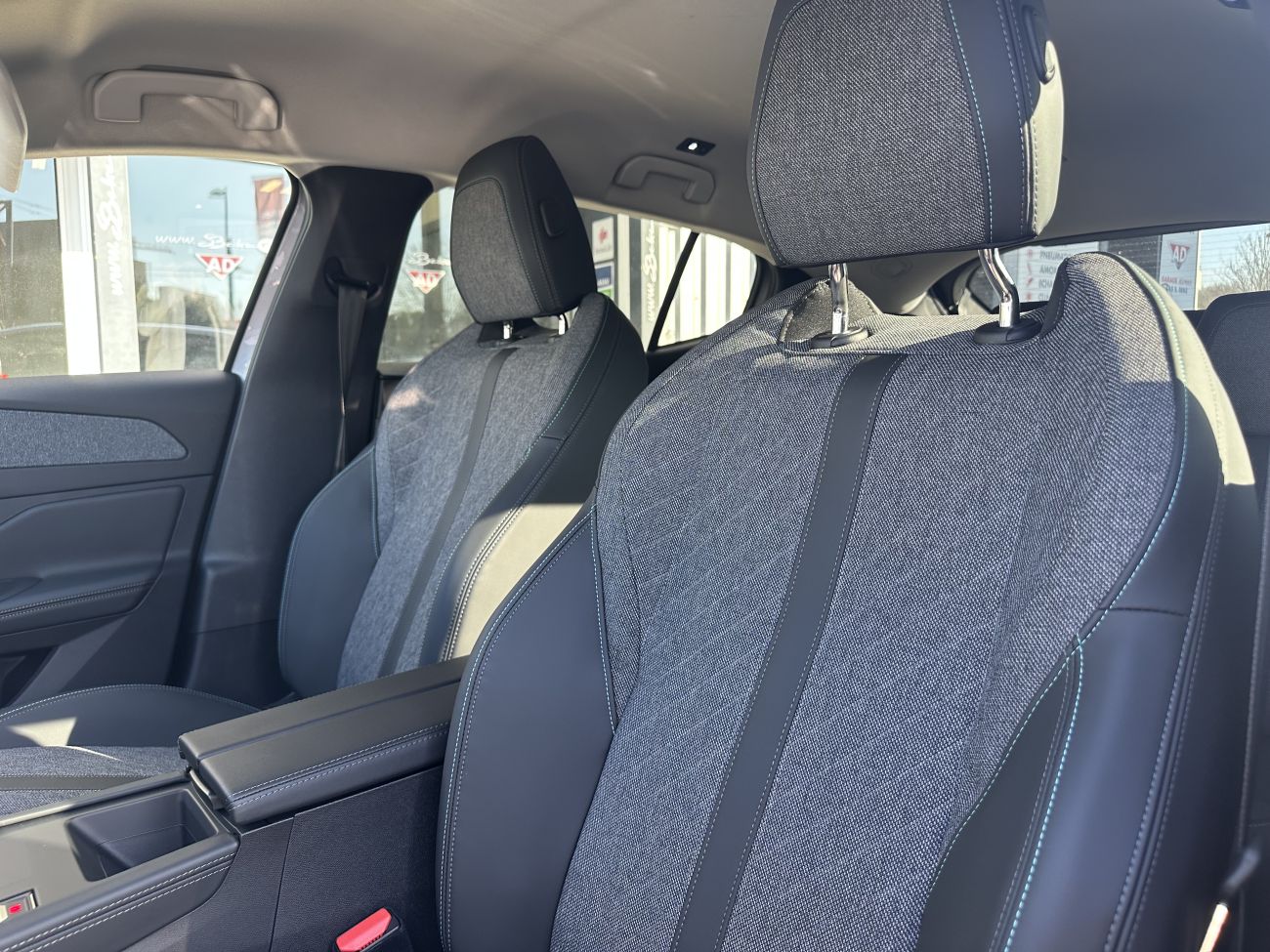 Mandataire PEUGEOT 408 130 ch S&S EAT8 Allure Pack SIEGE CHAUFFANT / GPS / CAMERA DE RECUL