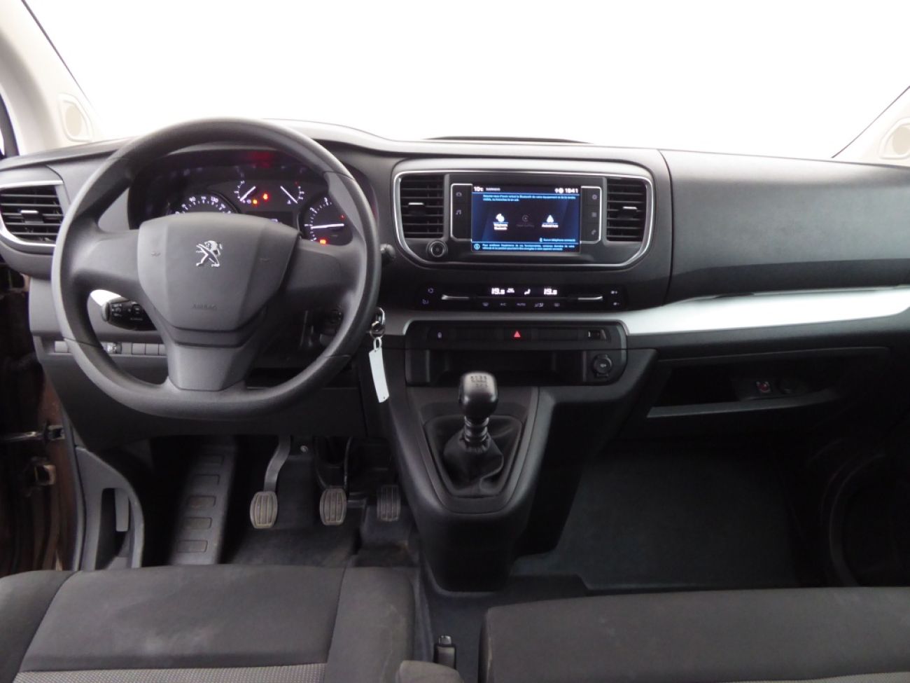 Mandataire PEUGEOT TRAVELLER 1.5 BLUEHDI 120CH S&S LONG BUSINESS 9 PLACES