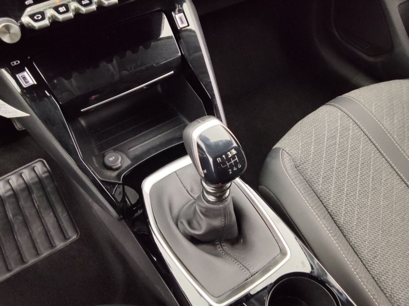 Mandataire PEUGEOT 208 1.2 100CH S&S ALLURE