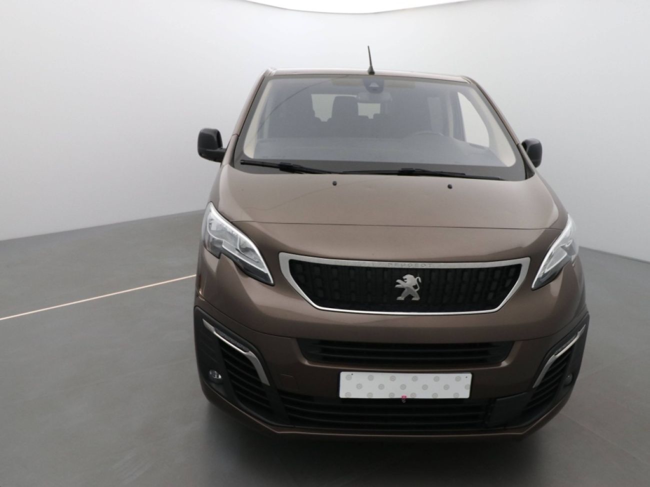Mandataire PEUGEOT TRAVELLER 1.5 BLUEHDI 120CH S&S LONG BUSINESS 9 PLACES