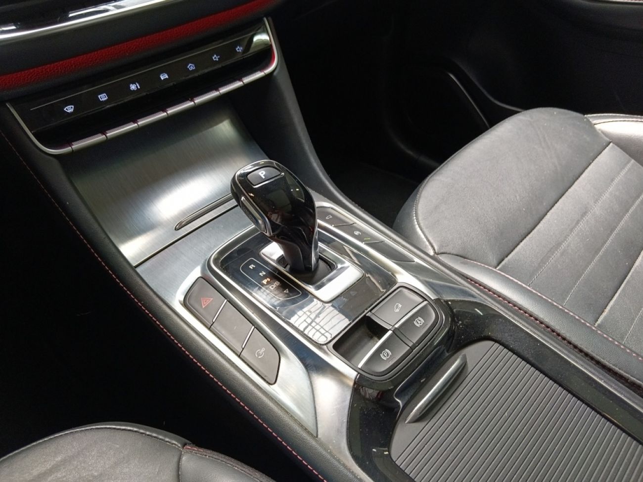 Mandataire MG HS 1.5 T-GDI 162 AT luxury