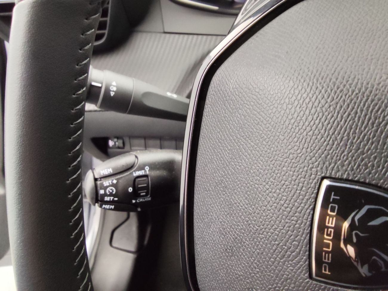 Mandataire PEUGEOT 208 1.2 100CH S&S ALLURE