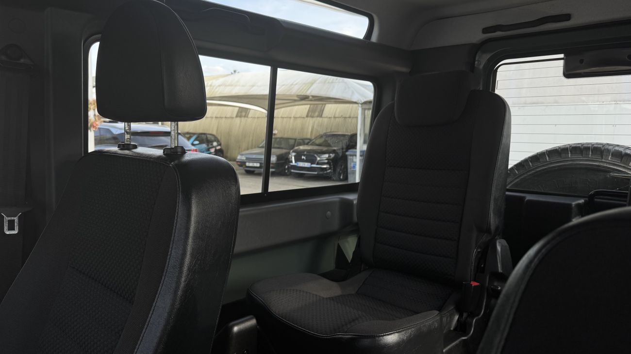 Mandataire LAND ROVER DEFENDER 90 II STATION WAGON 2.4 TD4 122 Station Wagon E