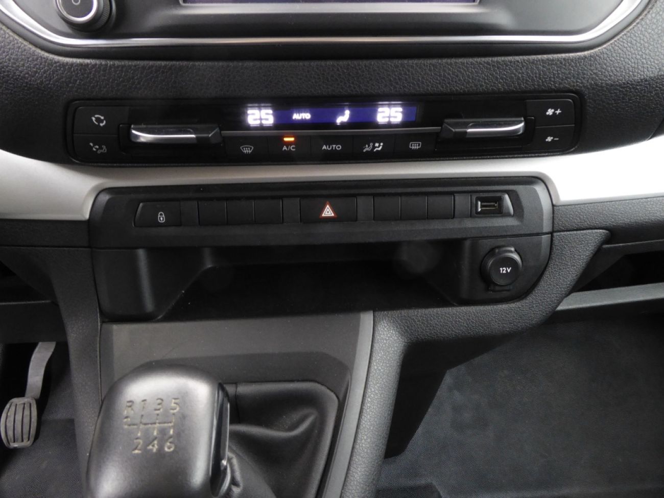 Mandataire PEUGEOT TRAVELLER 1.5 BLUEHDI 120CH S&S LONG BUSINESS 9 PLACES