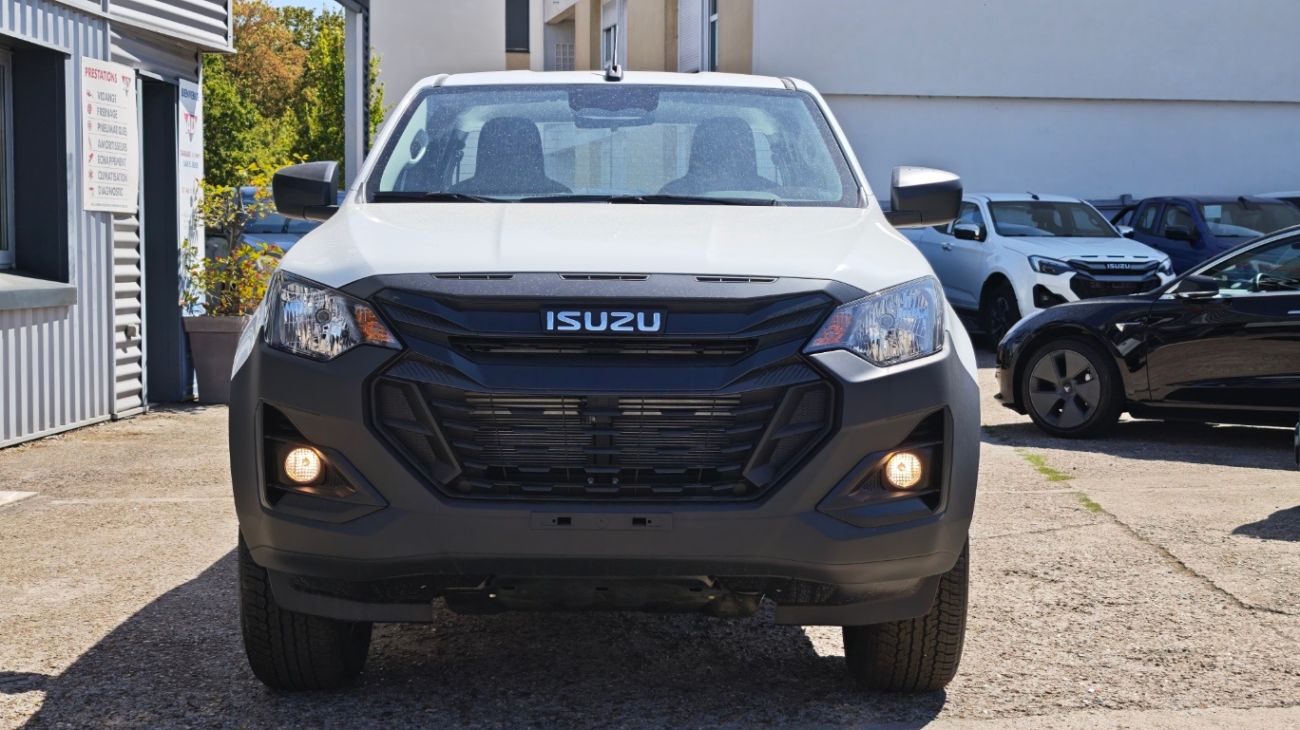 Mandataire ISUZU D-MAX NOUVEAU 2.2L SPACE B-STRONG BOITE MANUELLE