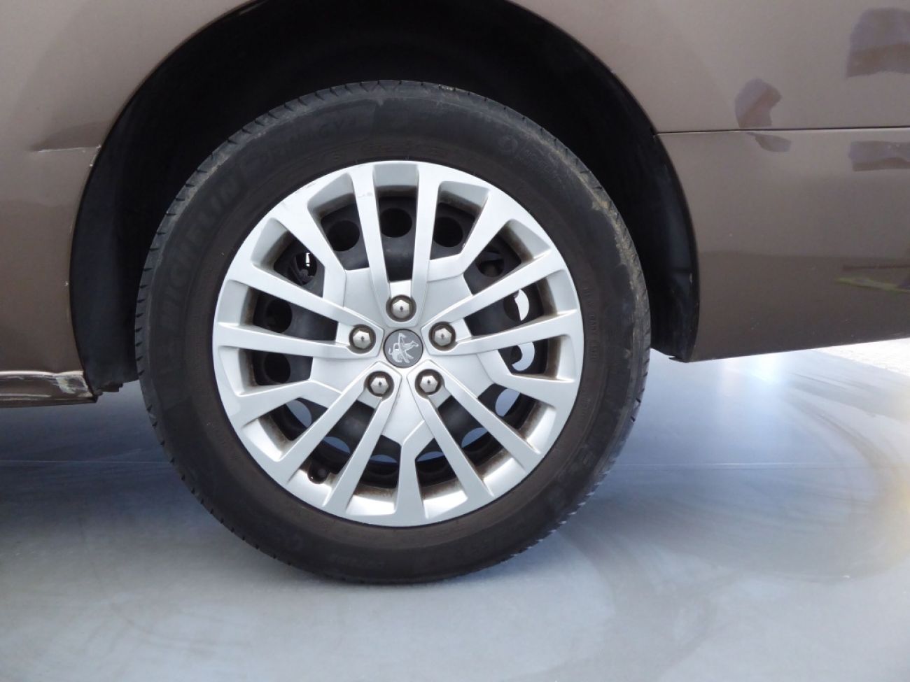 Mandataire PEUGEOT TRAVELLER 1.5 BLUEHDI 120CH S&S LONG BUSINESS 9 PLACES