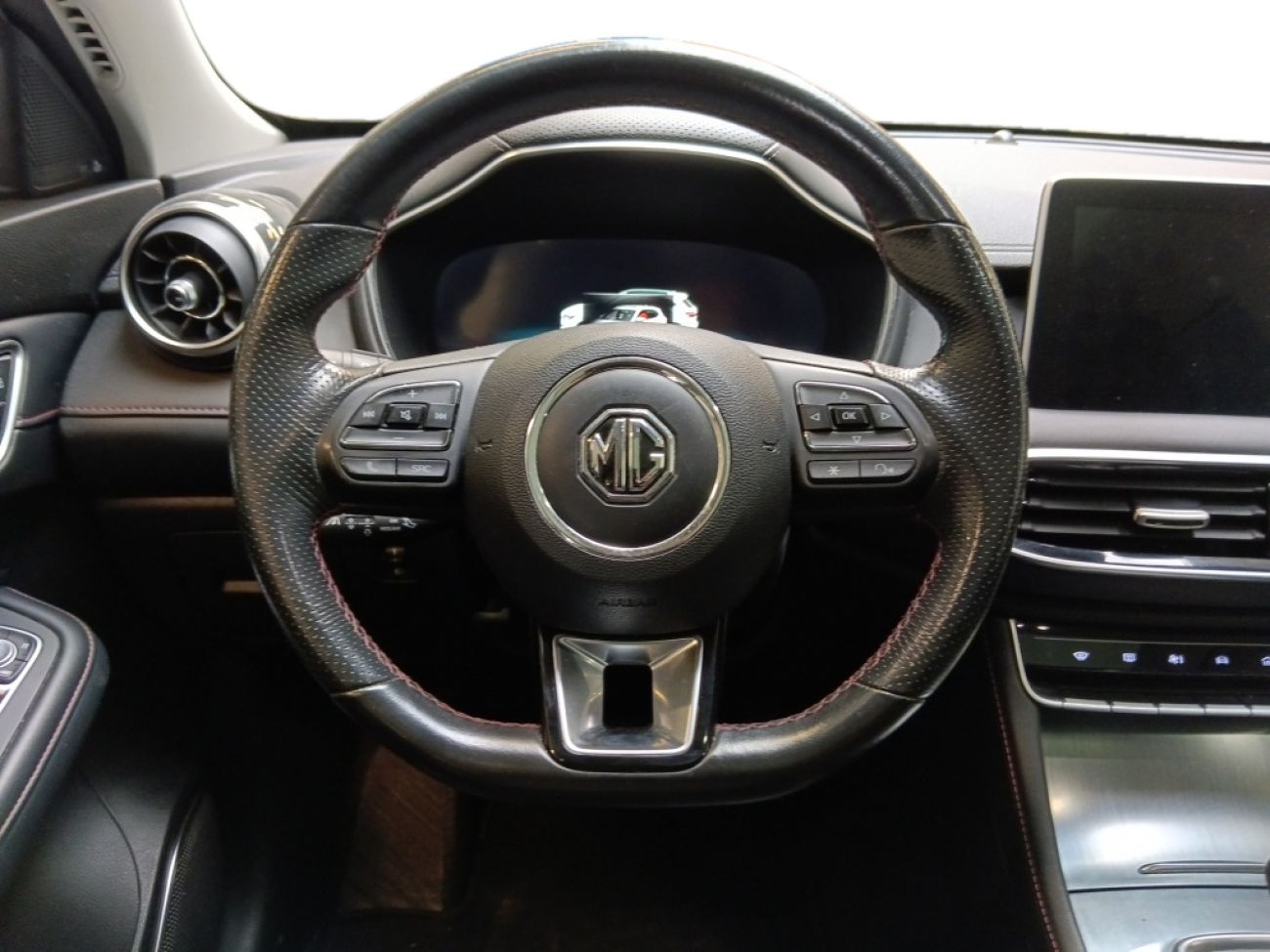 Mandataire MG HS 1.5 T-GDI 162 AT luxury
