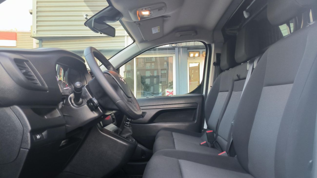 Mandataire TOYOTA PROACE FOURGON RC21 MEDIUM 2.0L 140 D-4D BVM6 DYNAMIC