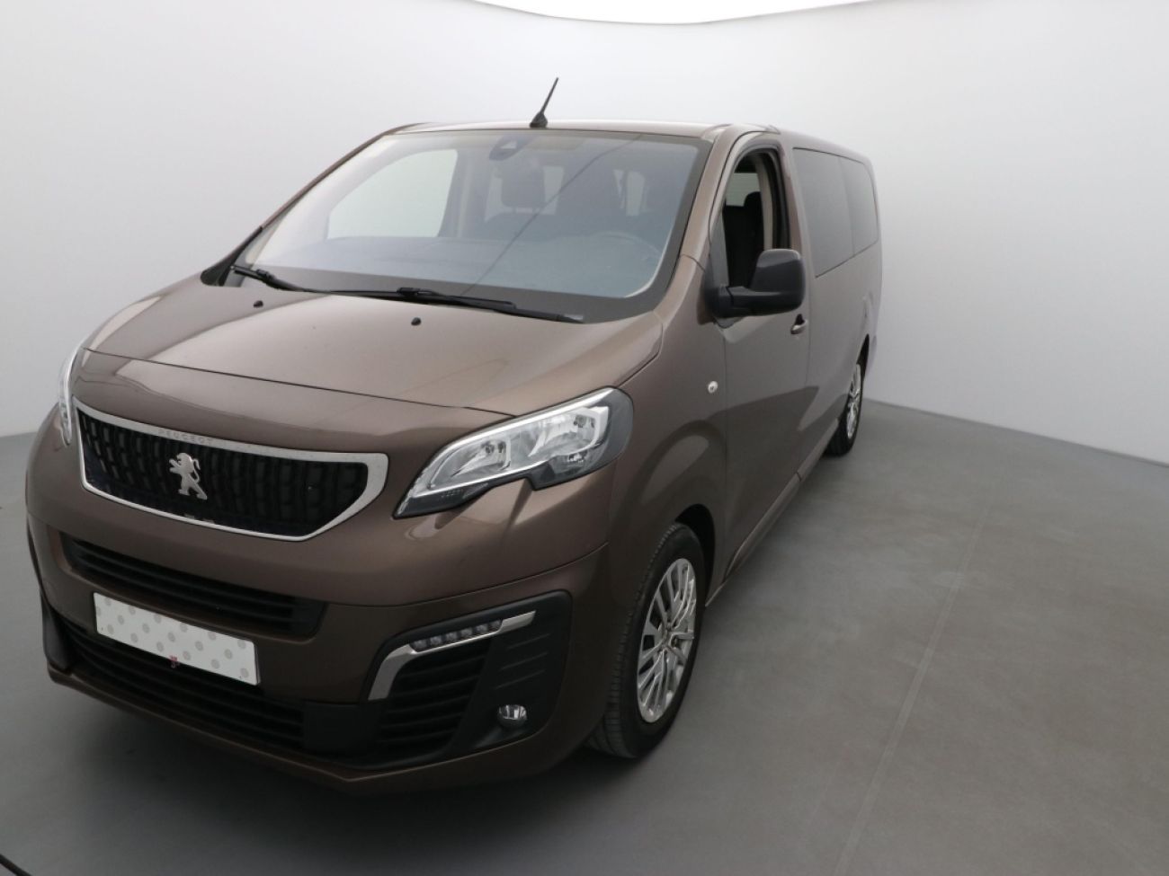 Mandataire PEUGEOT TRAVELLER 1.5 BLUEHDI 120CH S&S LONG BUSINESS 9 PLACES