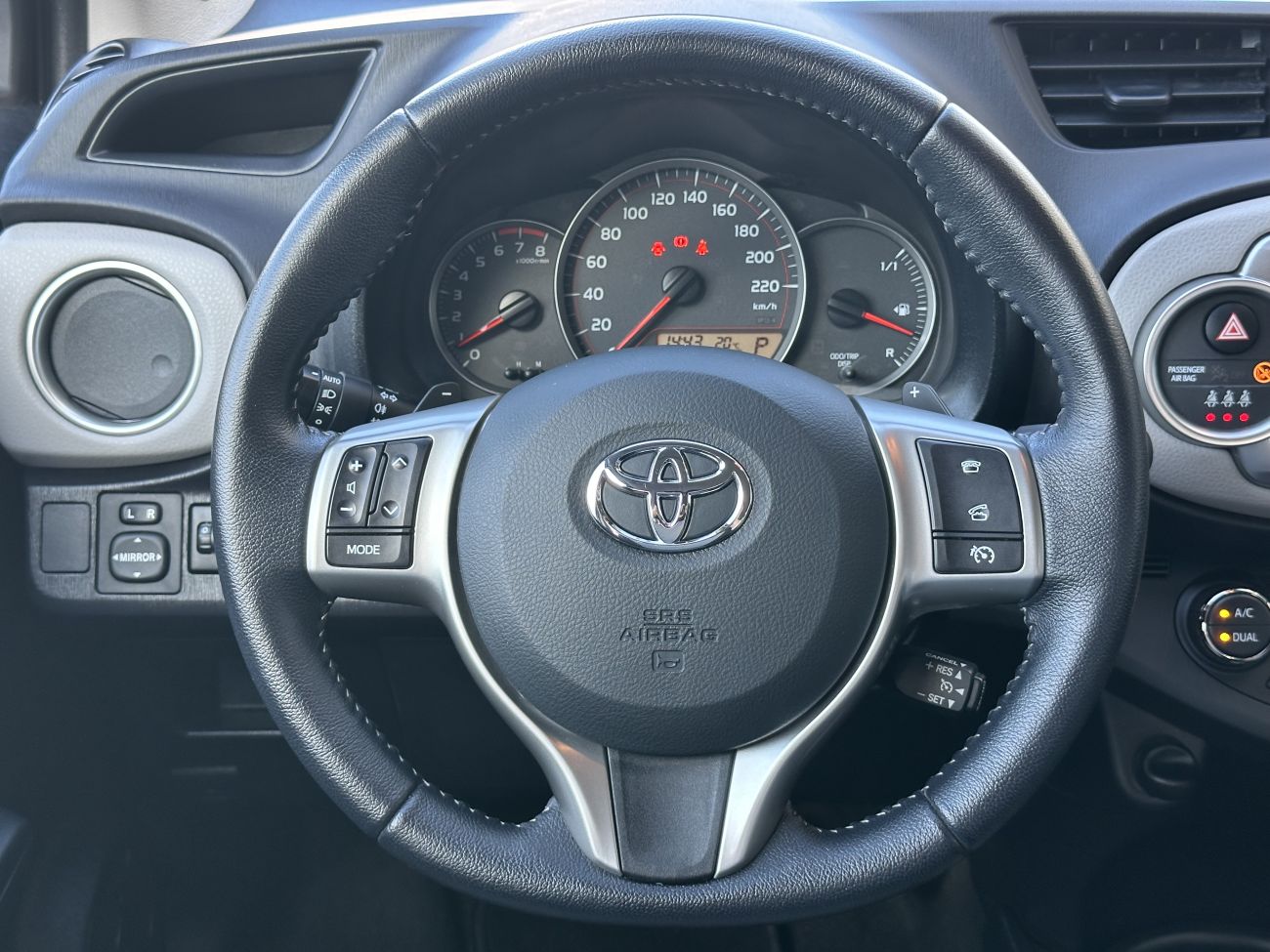 Mandataire TOYOTA YARIS 100 VVT-i Lounge CVT / CAMERA DE RECUL / GPS / BOITE AUTOMATIQUE