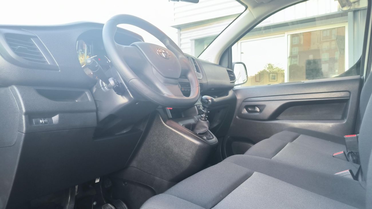 Mandataire TOYOTA PROACE FOURGON RC21 MEDIUM 2.0L 140 D-4D BVM6 DYNAMIC