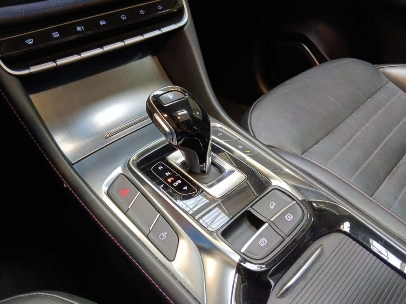 Mandataire MG HS 1.5 T-GDI 162 AT luxury