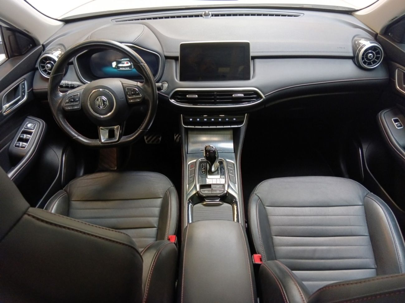 Mandataire MG HS 1.5 T-GDI 162 AT luxury