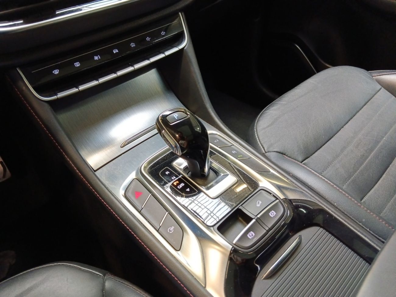 Mandataire MG HS 1.5 T-GDI 162 AT luxury