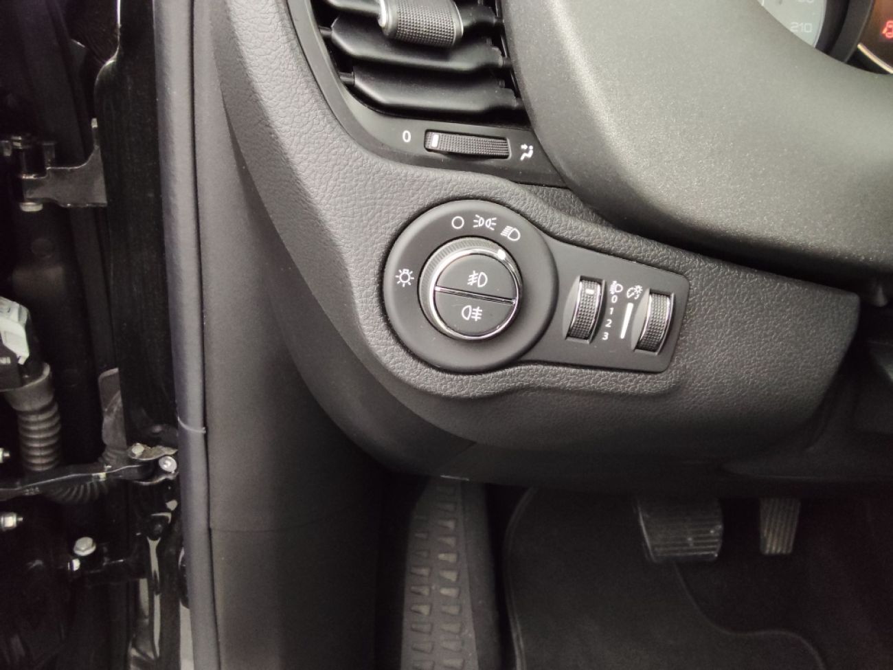 Mandataire FIAT 500X 1.5 FIREFLY TURBO 130CH S/S HYBRID PACK CONFORT DCT7