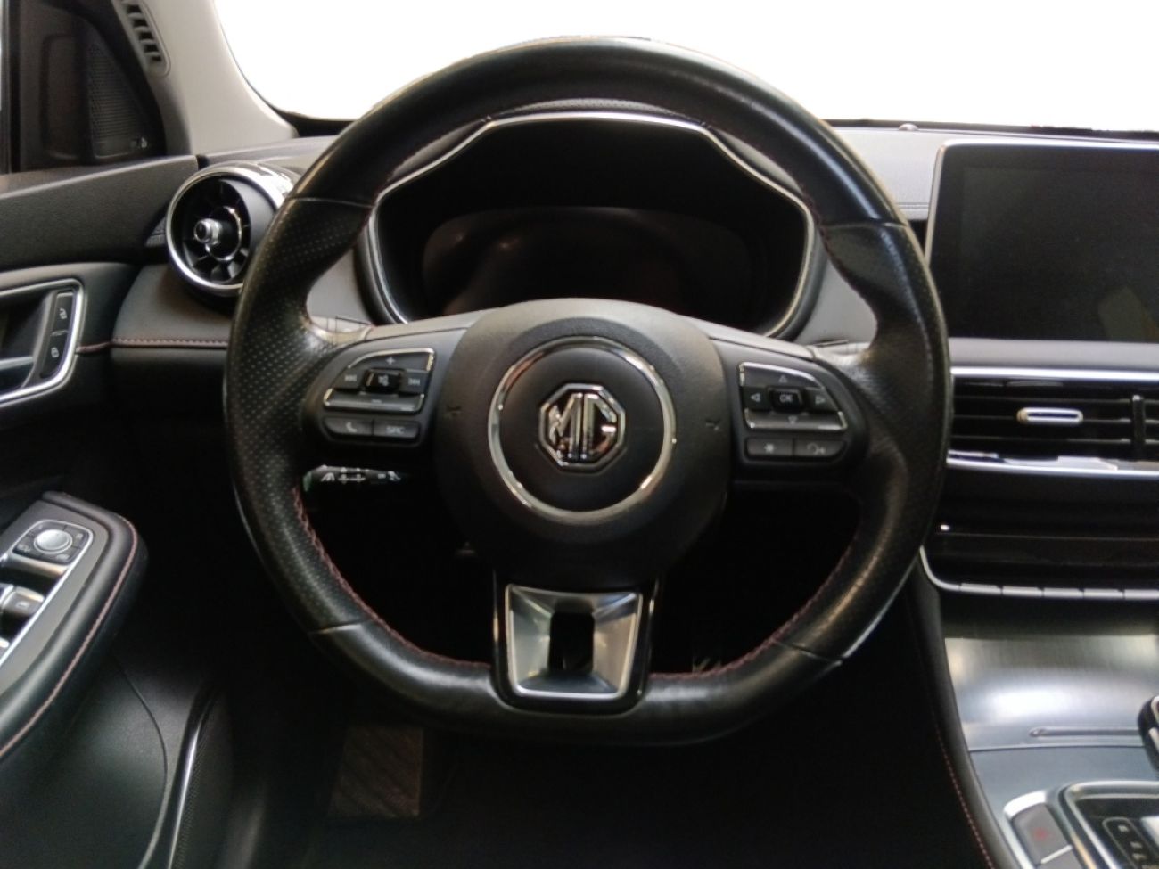 Mandataire MG HS 1.5 T-GDI 162 AT luxury