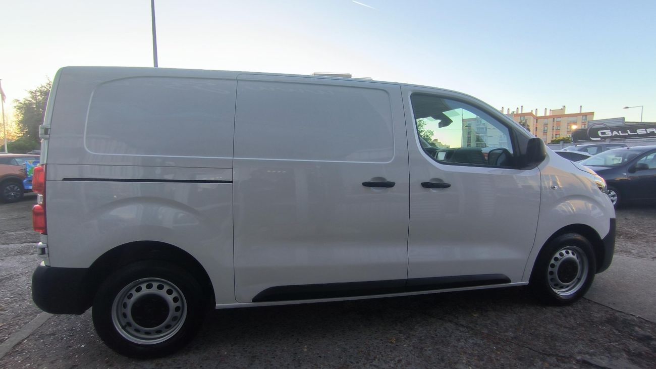 Mandataire TOYOTA PROACE FOURGON RC21 MEDIUM 2.0L 140 D-4D BVM6 DYNAMIC