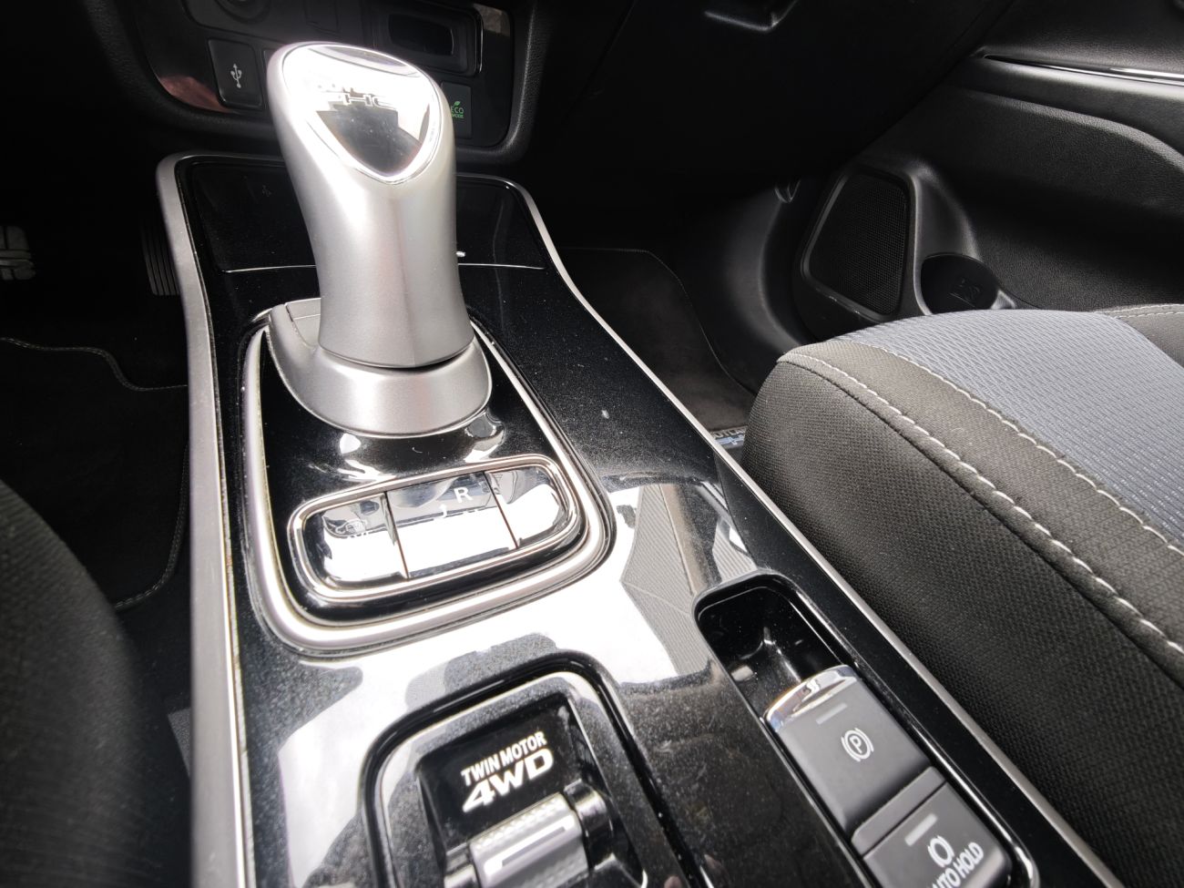 Mandataire MITSUBISHI OUTLANDER PHEV 2.4l PHEV Twin Motor 4WD Business