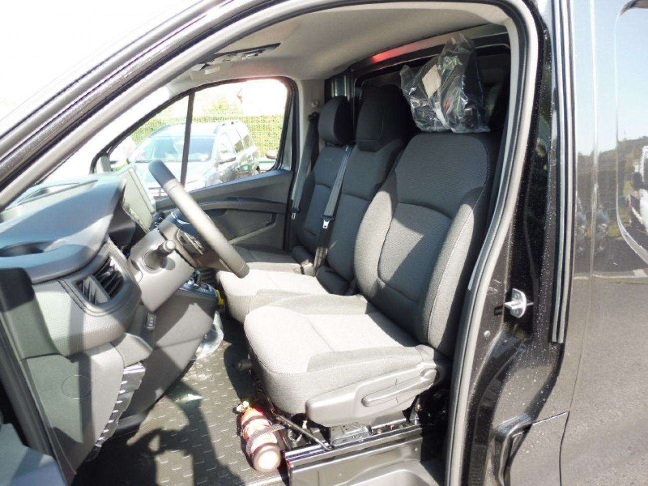 Mandataire RENAULT Trafic L2H1 3T 2.0 BLUE DCI 150CH ADVANCE EDC -24
